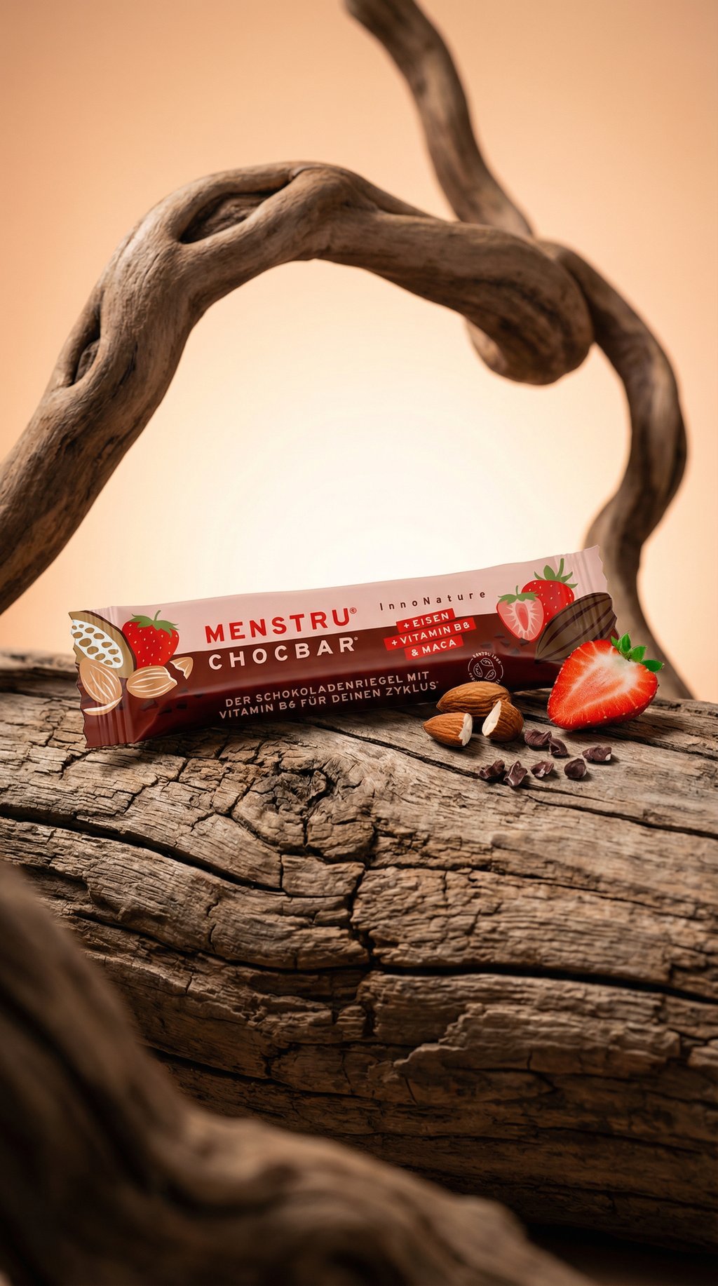 AI product shot of Menstru® Chocbar: Veganer Schokoladenriegel mit Vitamin B6, Eisen und Maca