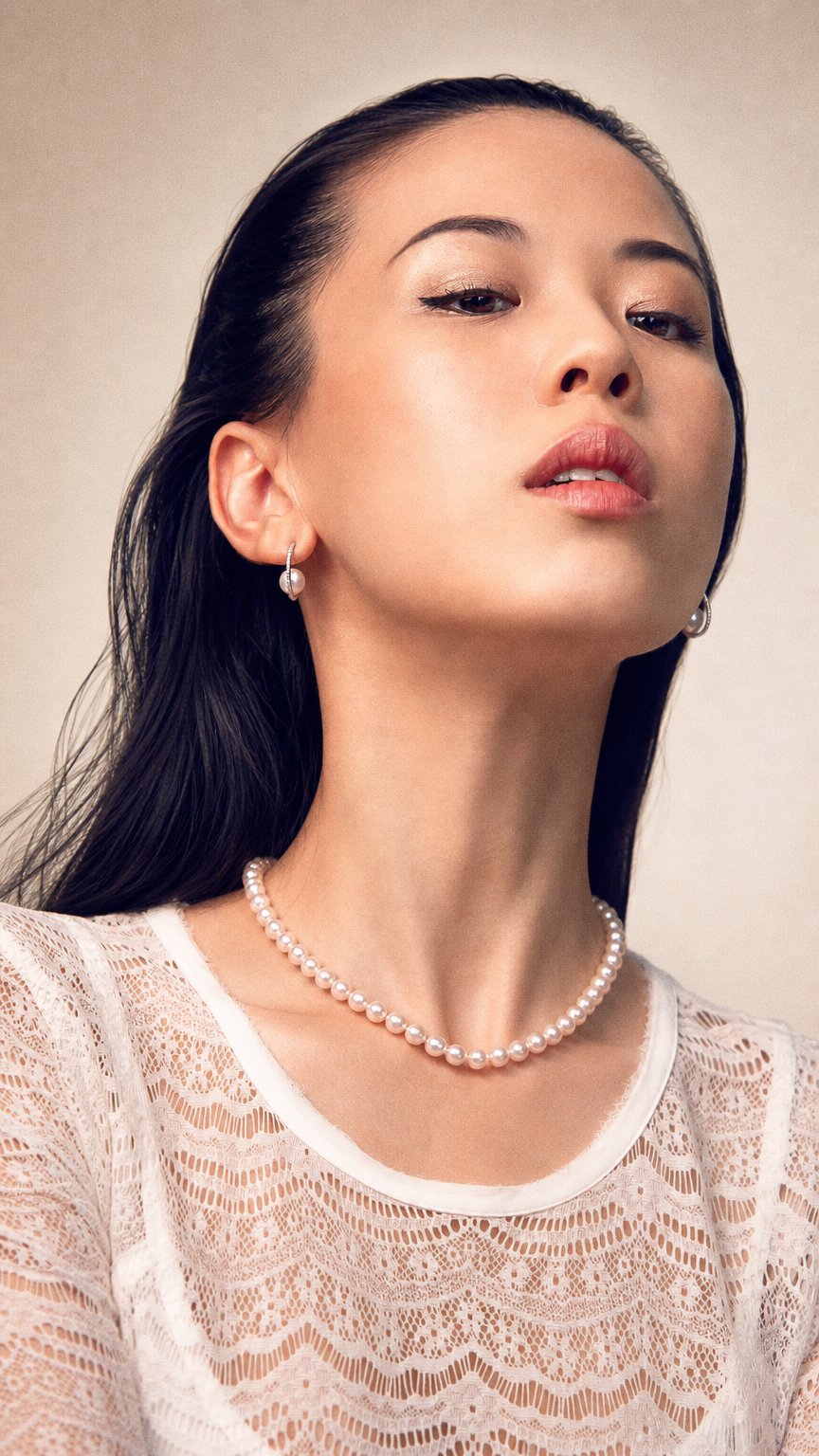 AI product shot of SIRONA CHOKER
