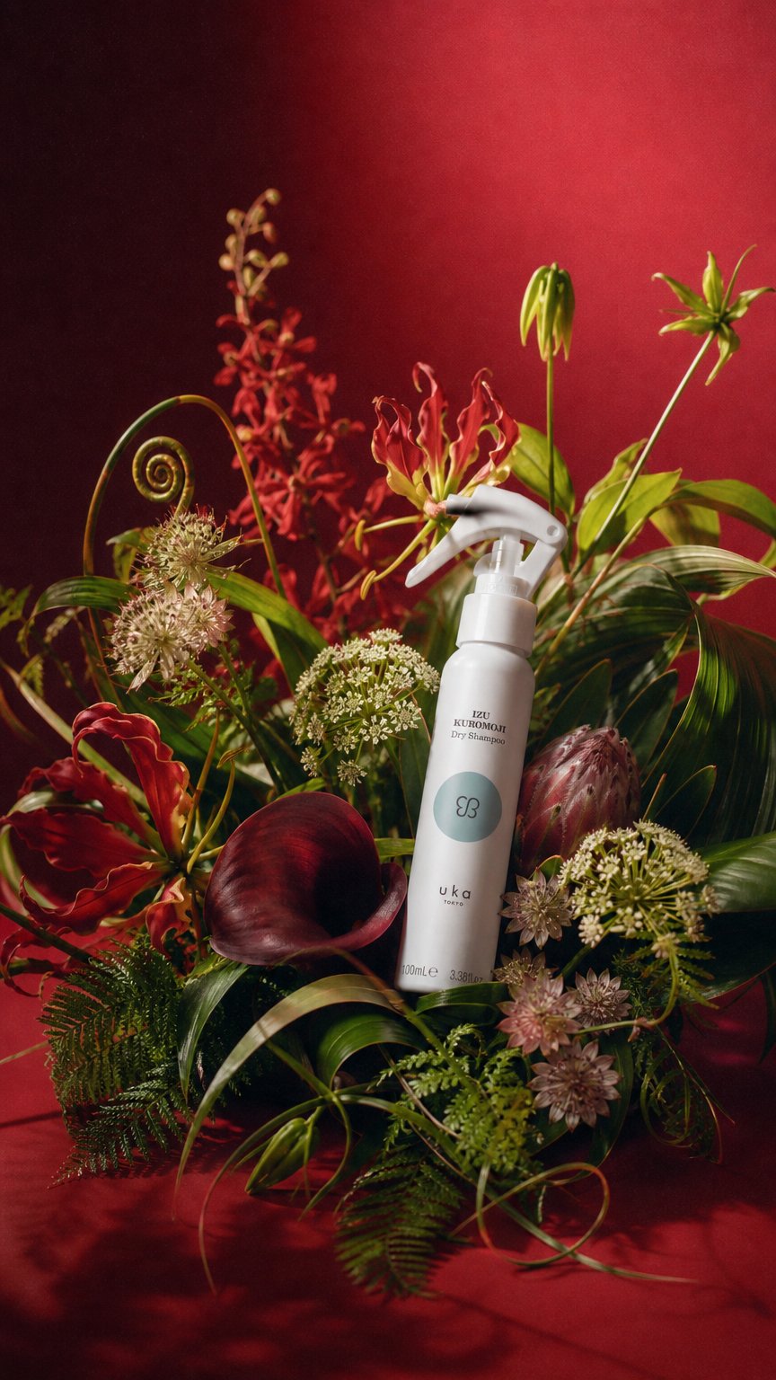 AI product shot of イズ クロモジ ドライシャンプー 100mL