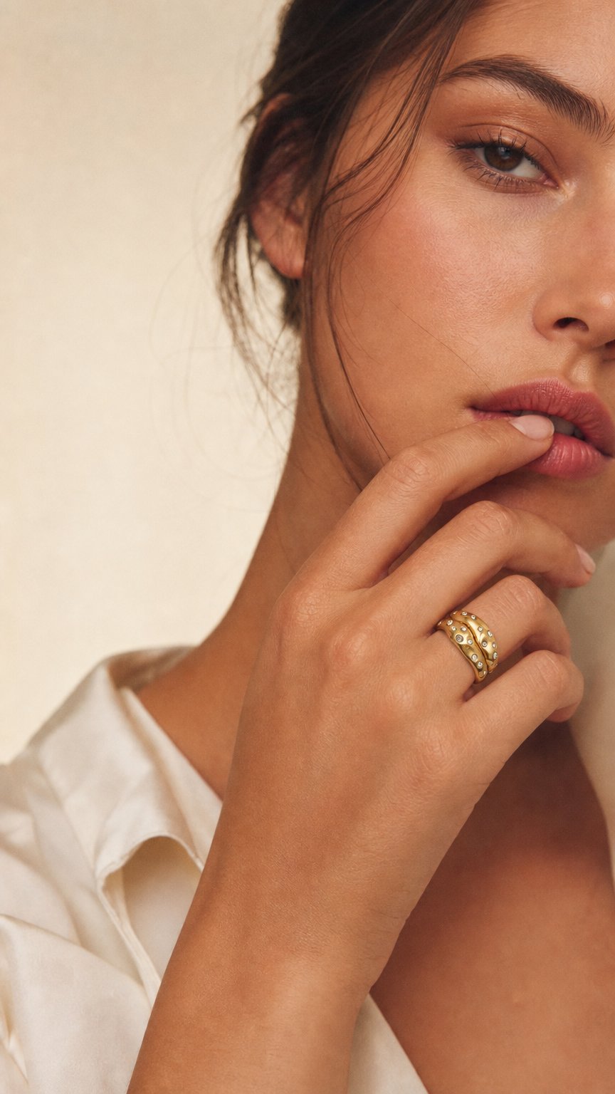 AI product shot of Mali Ring Set - Gold/Clear