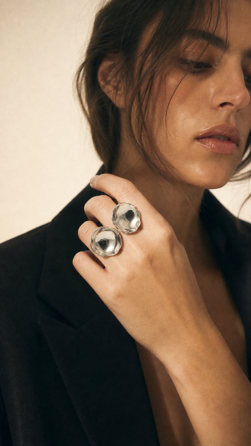 AI product shot of Bague Flora double fleur