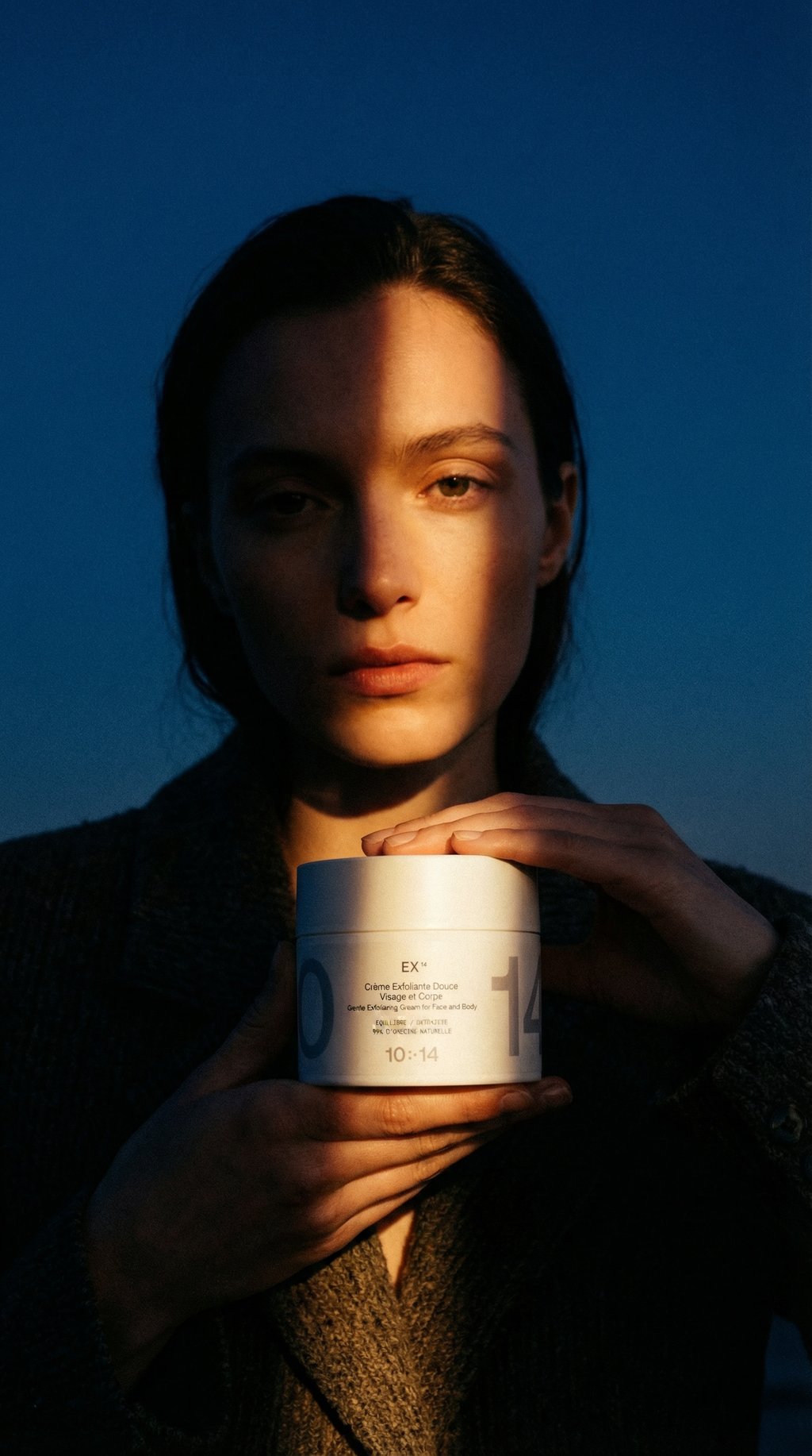 AI product shot of Crème Exfoliante Douce Visage et Corps