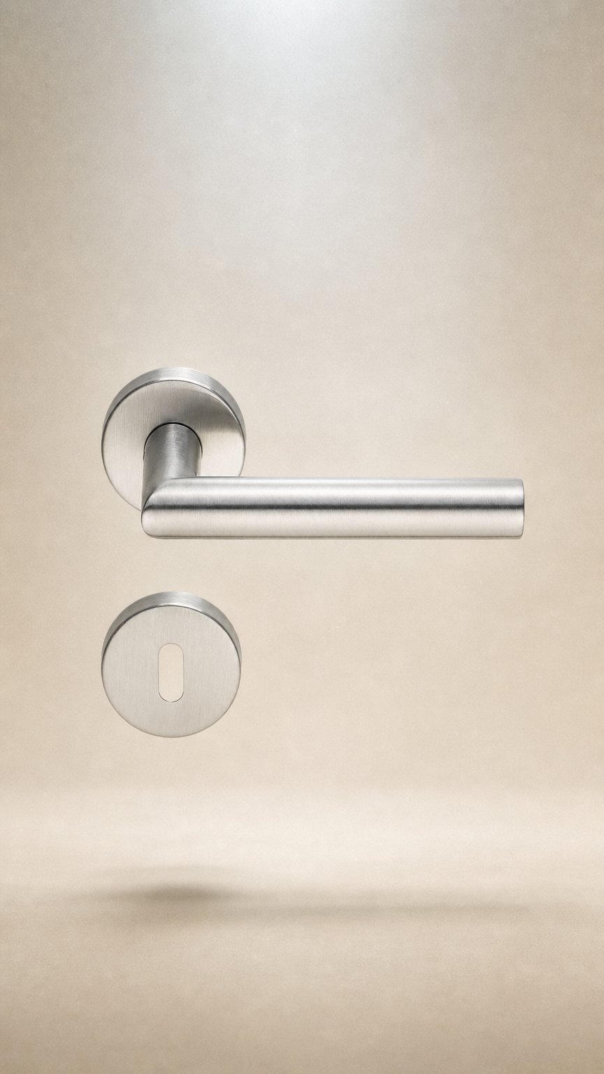 AI product shot of MeinTürgriff Drückergarnitur Toulouse Edelstahl matt Rosettengarnitur Türgriff für Innentüren L-Form