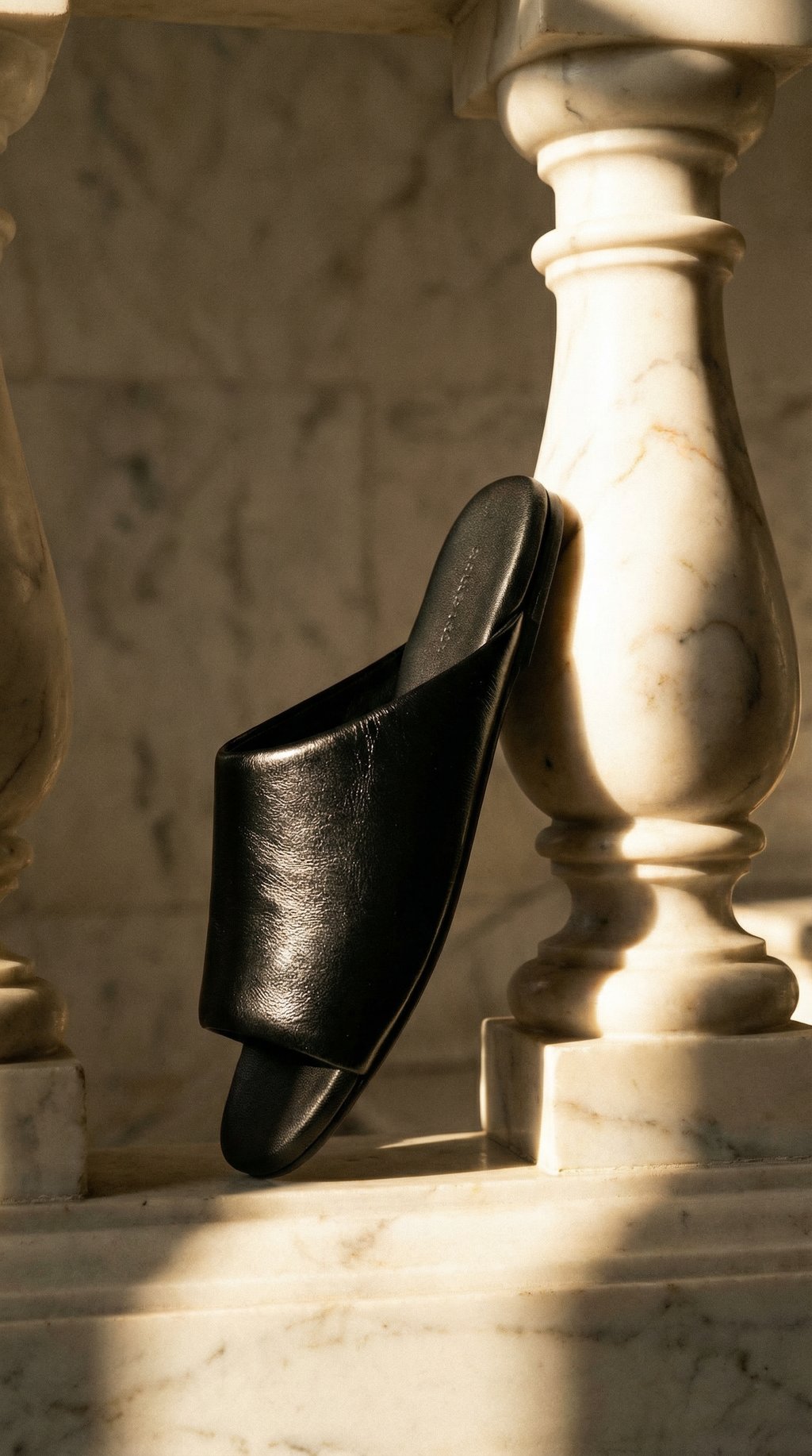 AI product shot of Florence - Black