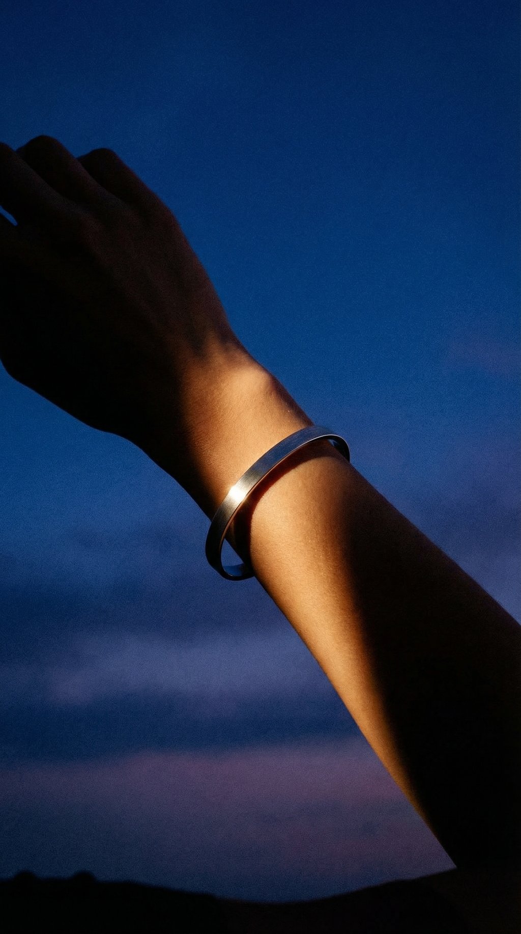 AI product shot of UNISIZE CUFF