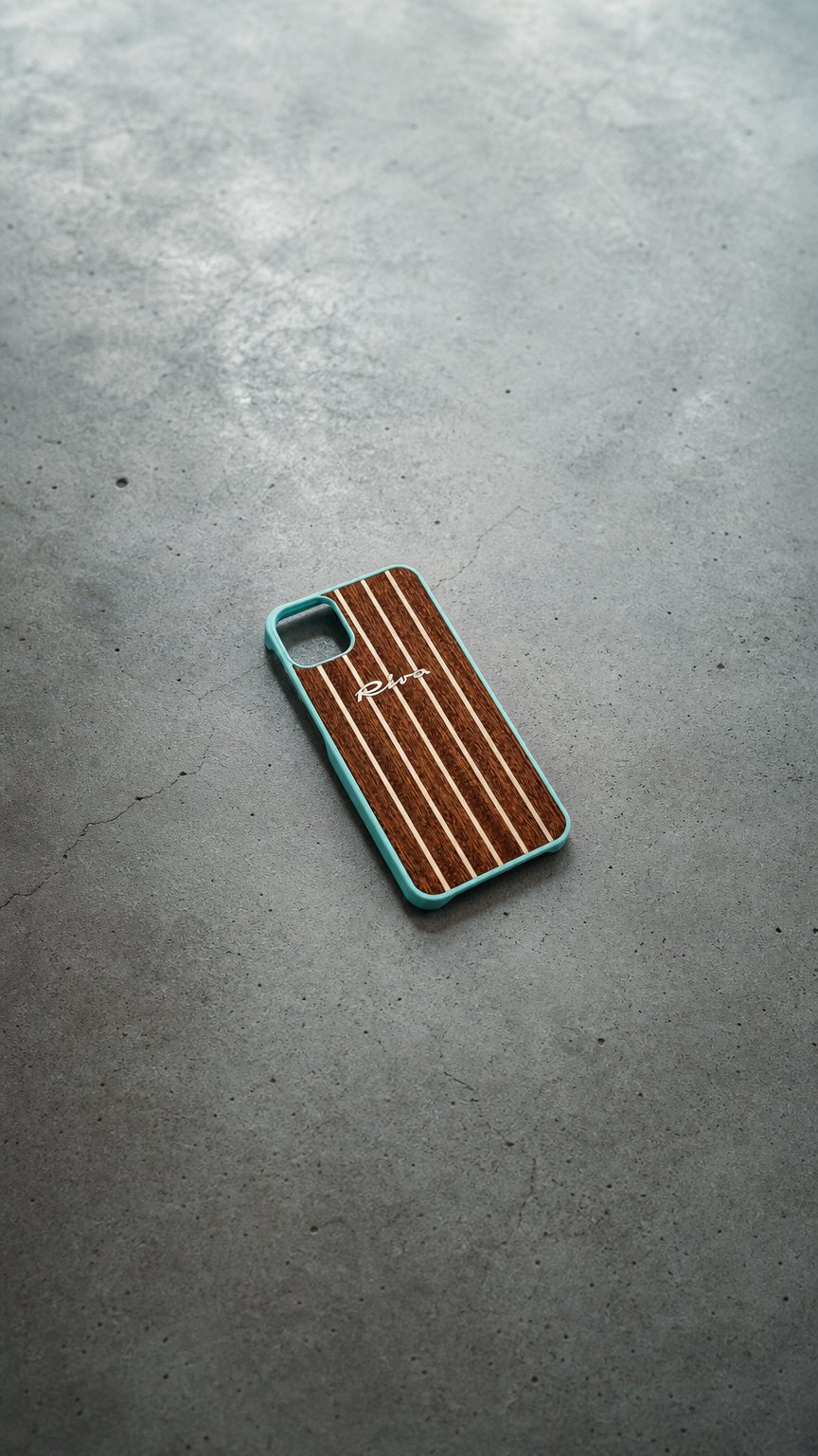 AI product shot of Acquamarina Cover iPhone