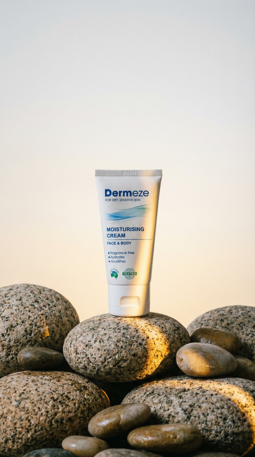 AI product shot of 得美滋保濕乳霜 Dermeze Moisturising Cream 40ml / 400ml