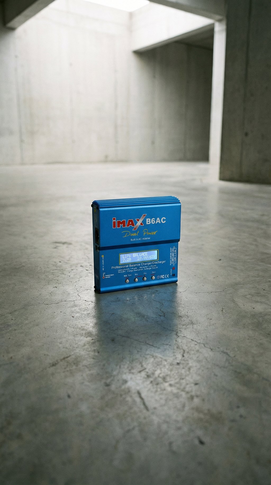 AI product shot of Digital Multi Intelligent Balance Lader - For Alle Batterier