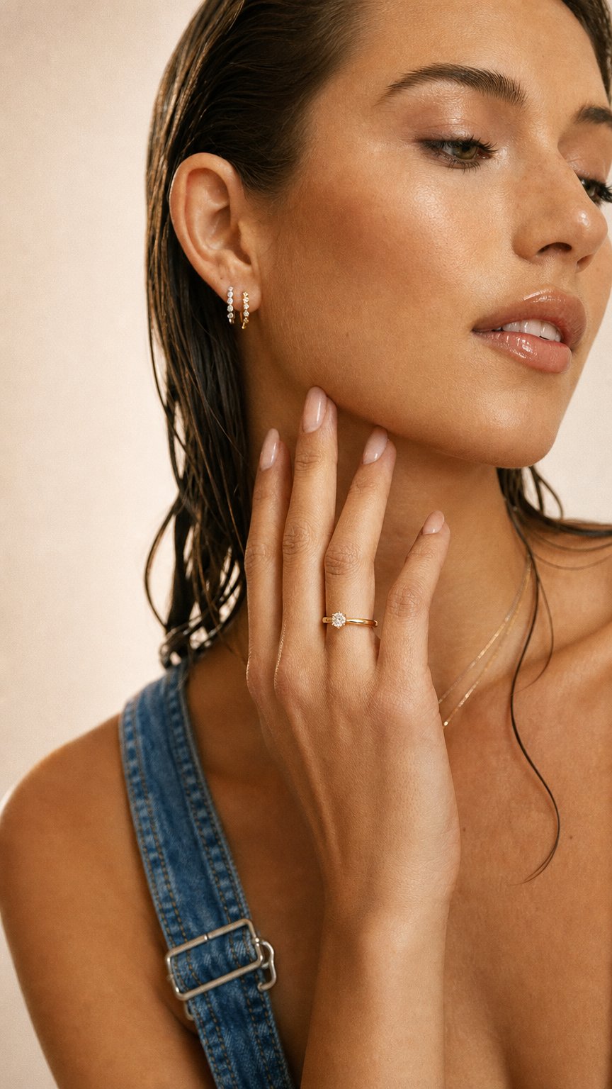 AI product shot of Ring Olivia 0,75 crt. geelgoud