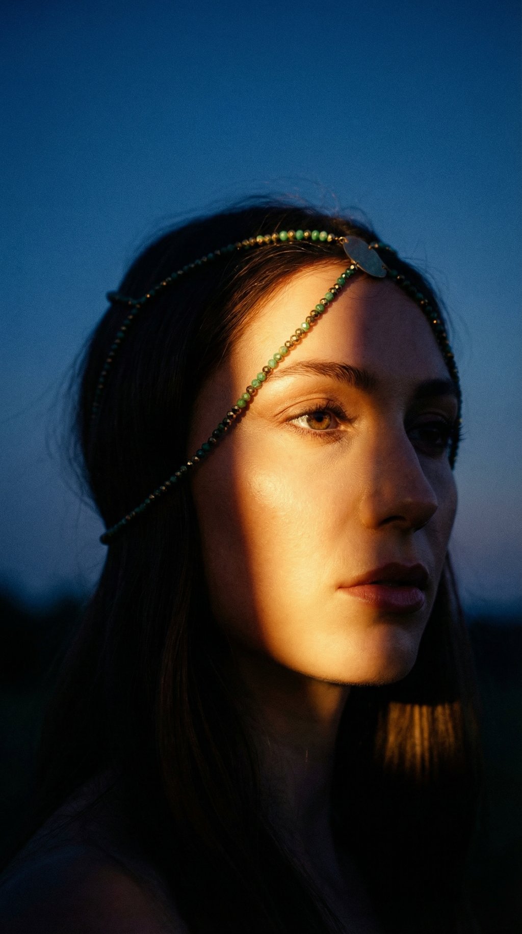 AI product shot of Head chain Nefertiti