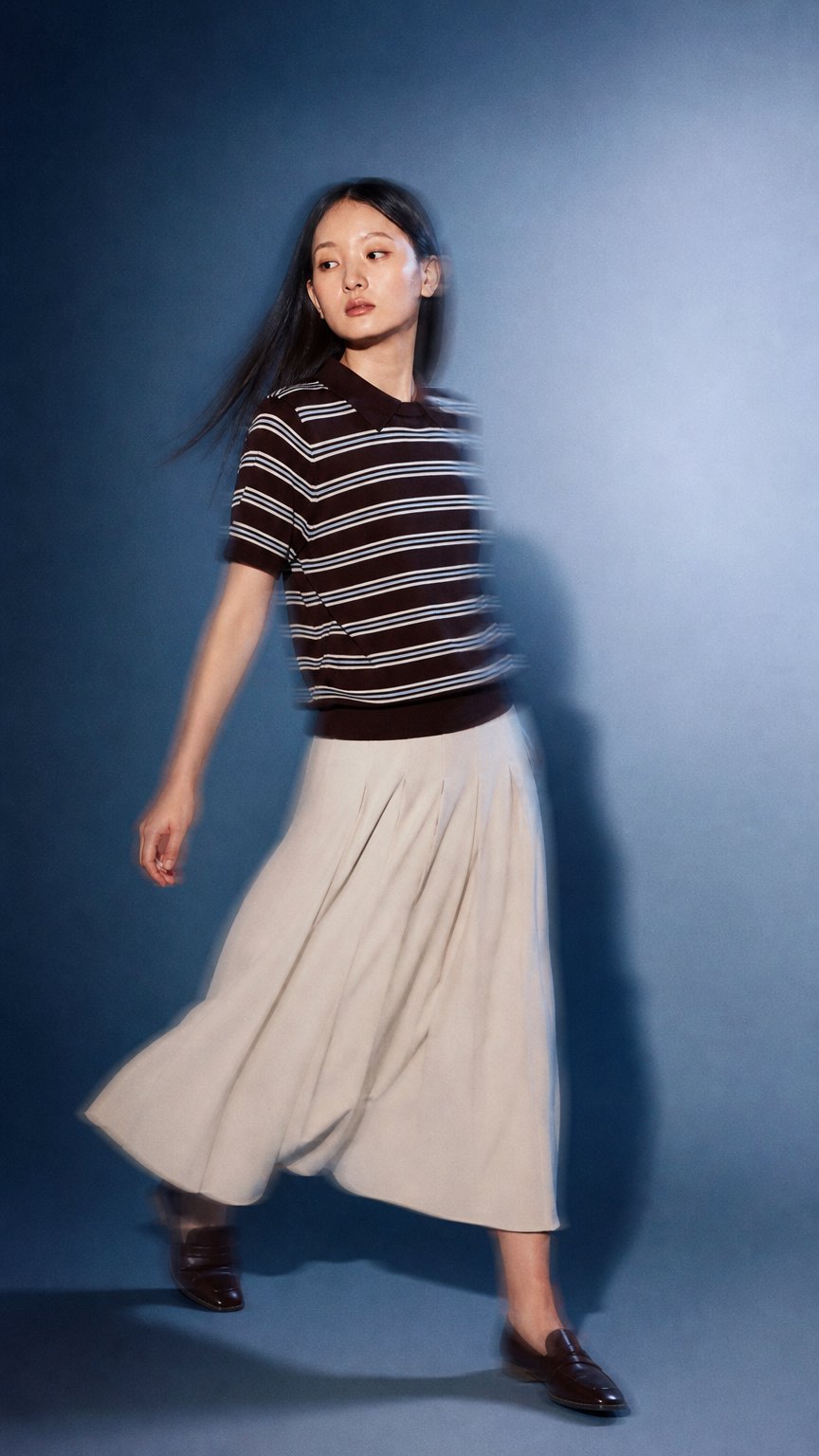 AI product shot of 스트라이프 폴로 반팔 티셔츠