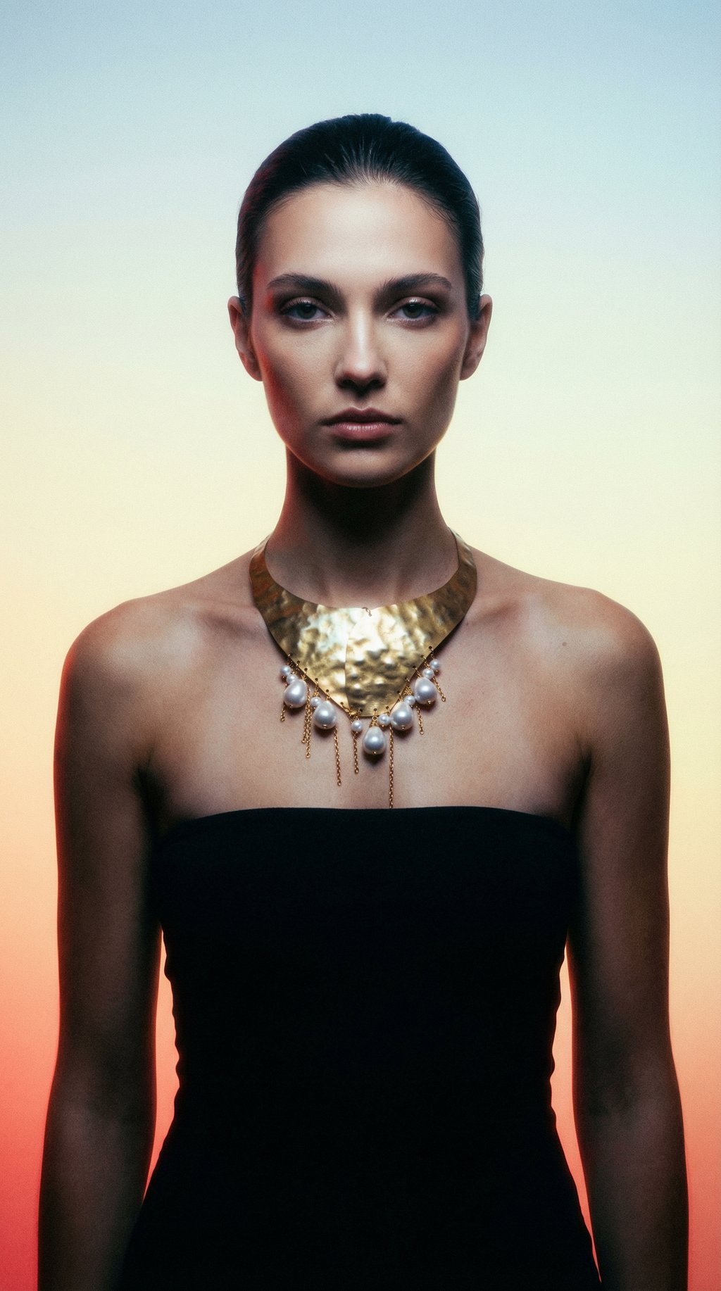 AI product shot of Collana ottone perle barocche