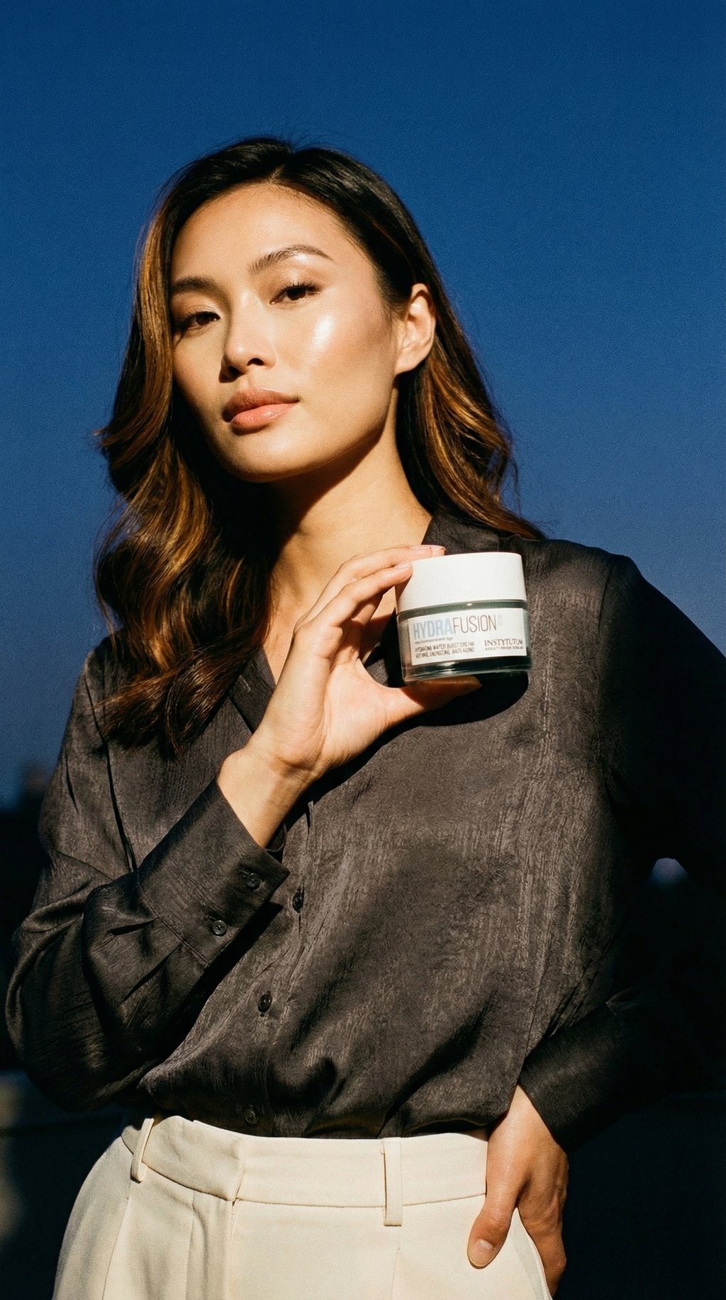 AI product shot of FEUCHTIGKEITSSPENDENDE CREME-GEL HYDRAFUSION 4D HA HYDRATING WATER BURST CREAM