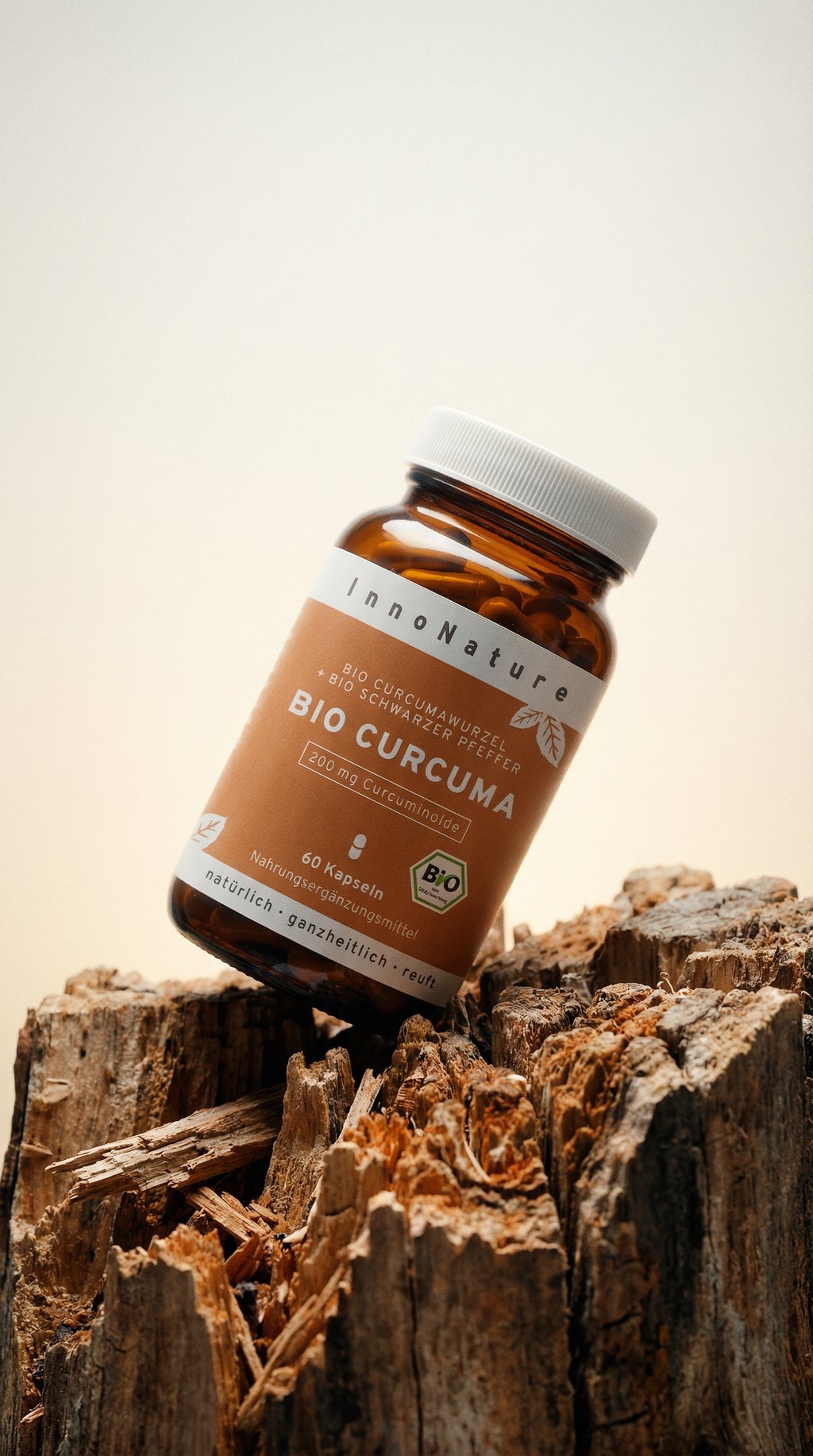 AI product shot of Bio Curcuma Kapseln: Curcuminoide aus Bio Curcuma