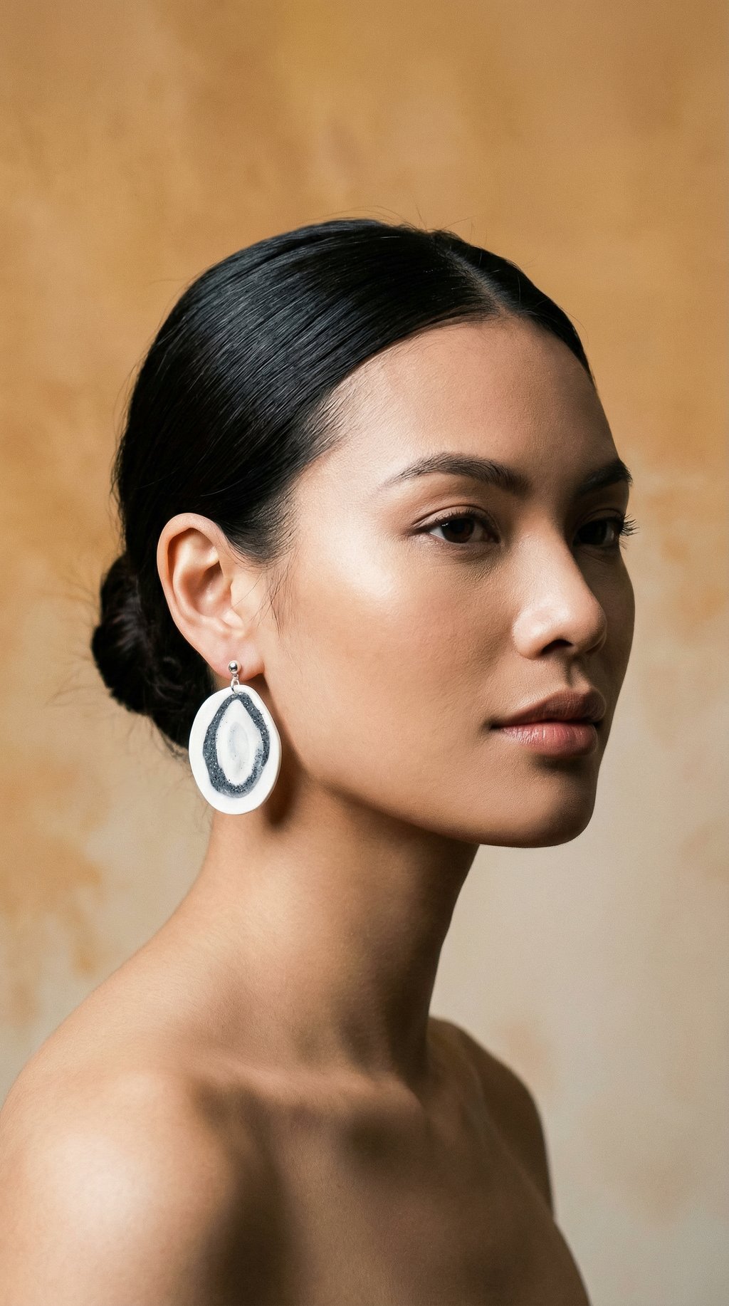 AI product shot of Col L ✦ Winter Agathe Ohrringe