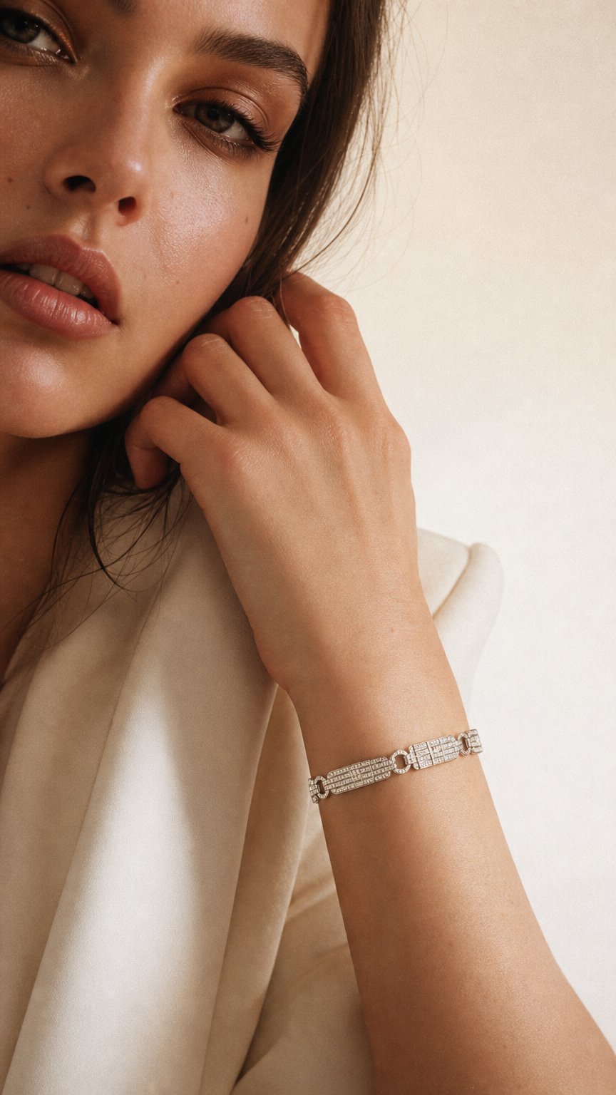 AI product shot of Art déco - Bracelet en platine et diamants
