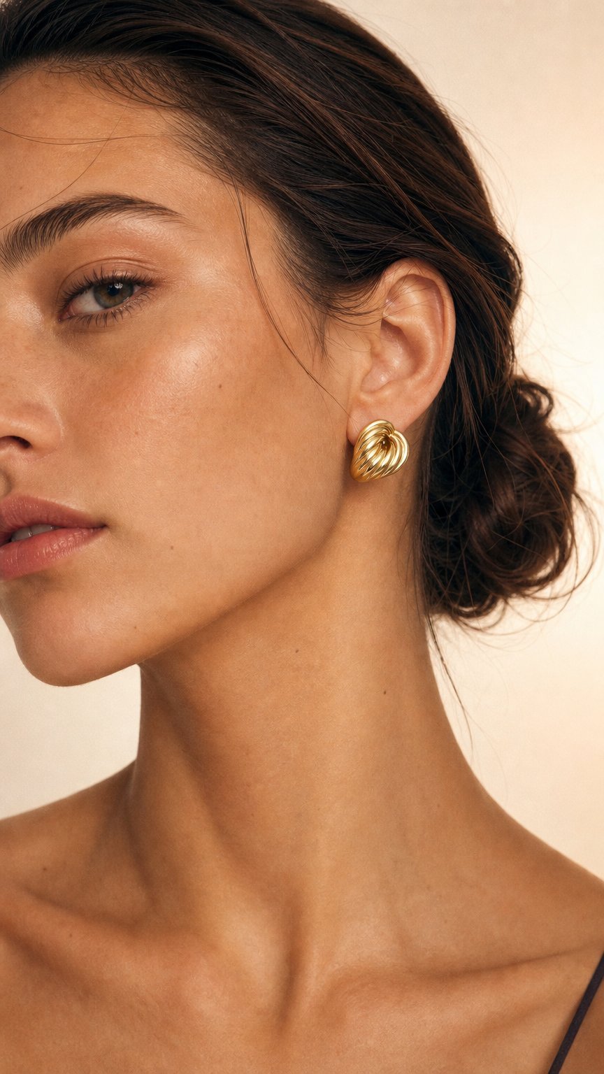 AI product shot of Gouden Kleine Motief - Oorbellen