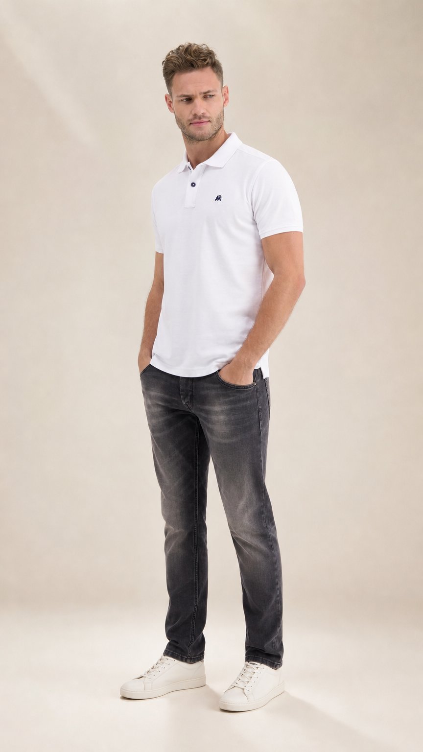 AI product shot of Klassisches Poloshirt für Herren in *Cool & Dry* Piquéqualität