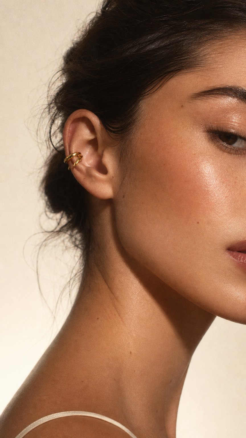 AI product shot of Earcuff double anneaux recyclé