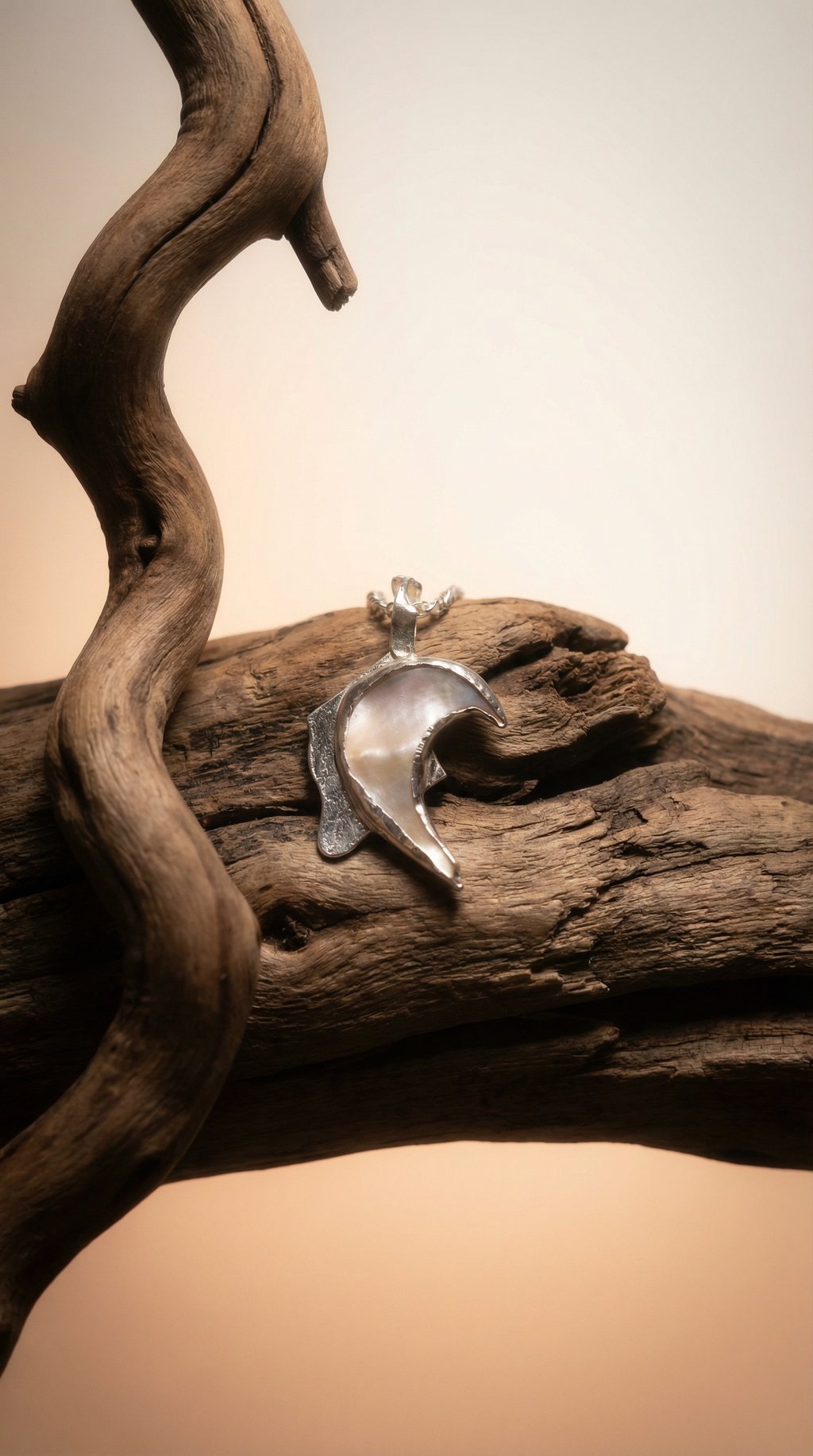 AI product shot of [ready-to-ship] Ribbon on the moon|mother-of-pearl pendant