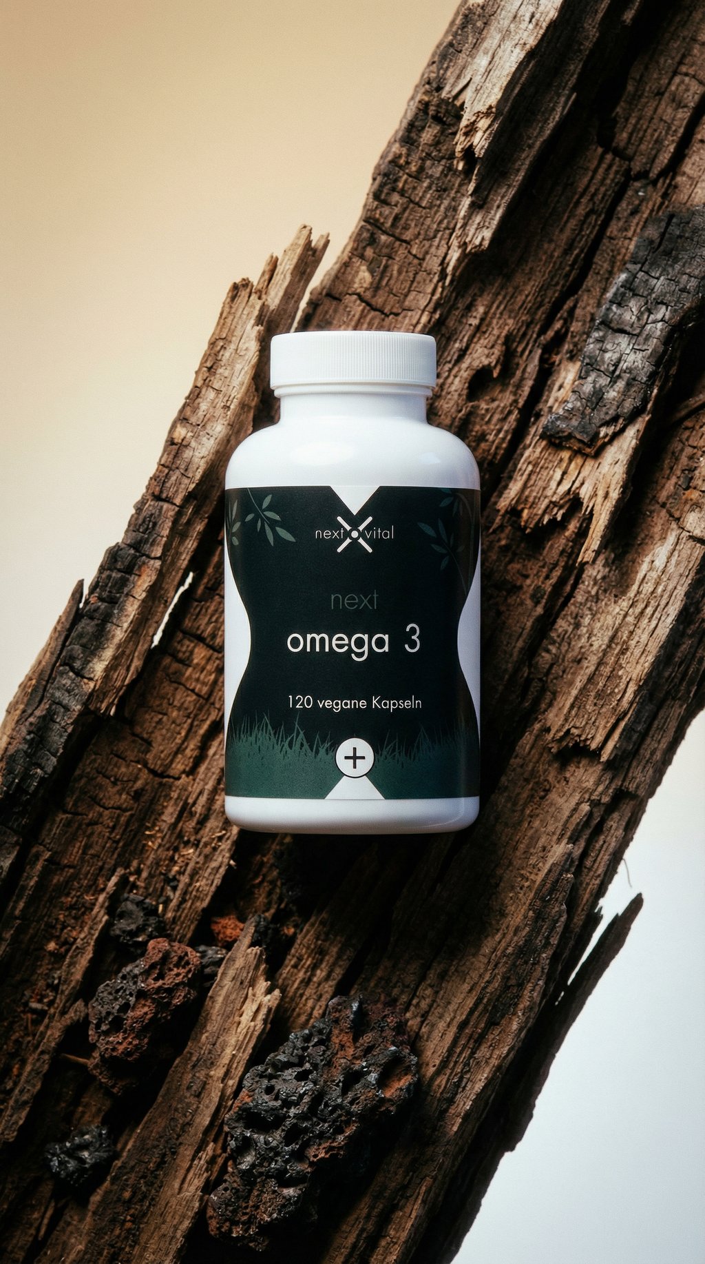 AI product shot of Omega 3 vegan – Algenöl mit 150 mg DHA & 75 mg EPA