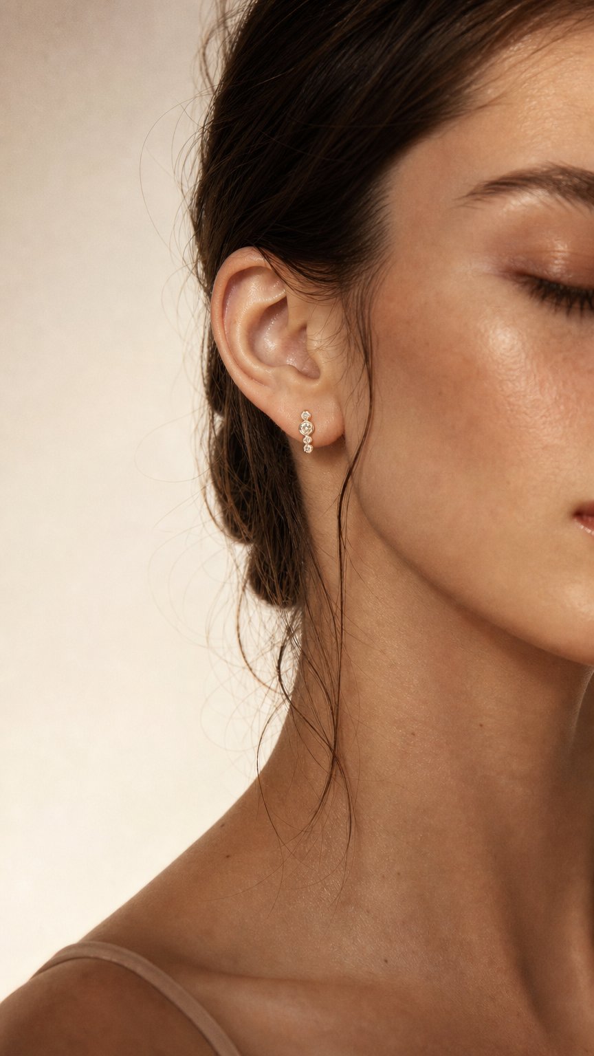 AI product shot of Pieces "Petit" ピアス K10YG