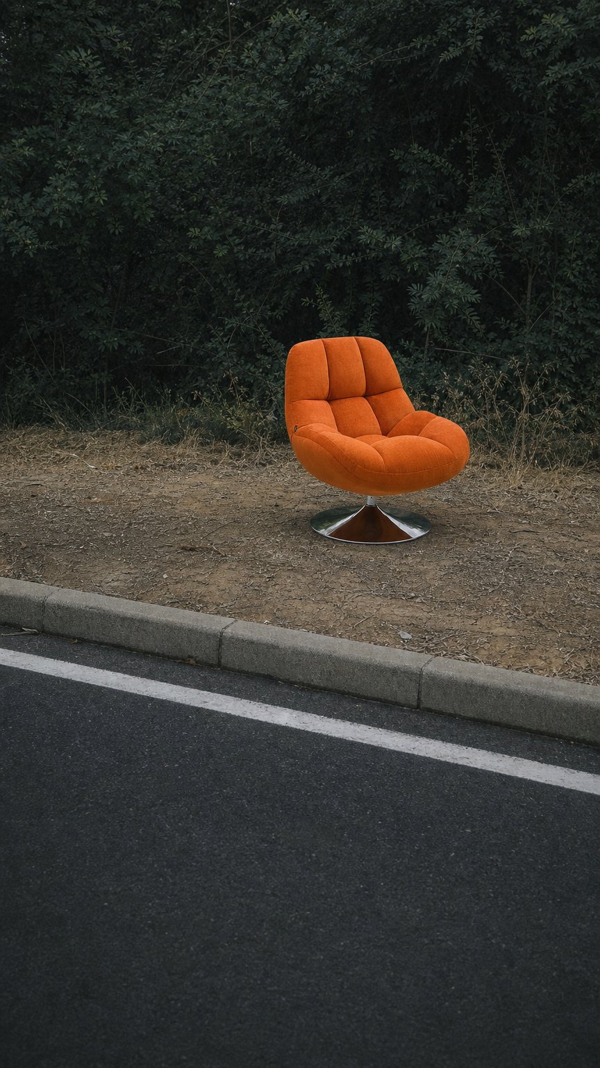 AI product shot of Mogliano - Drehsessel aus Stoff und verchromtem Metall - Orange
