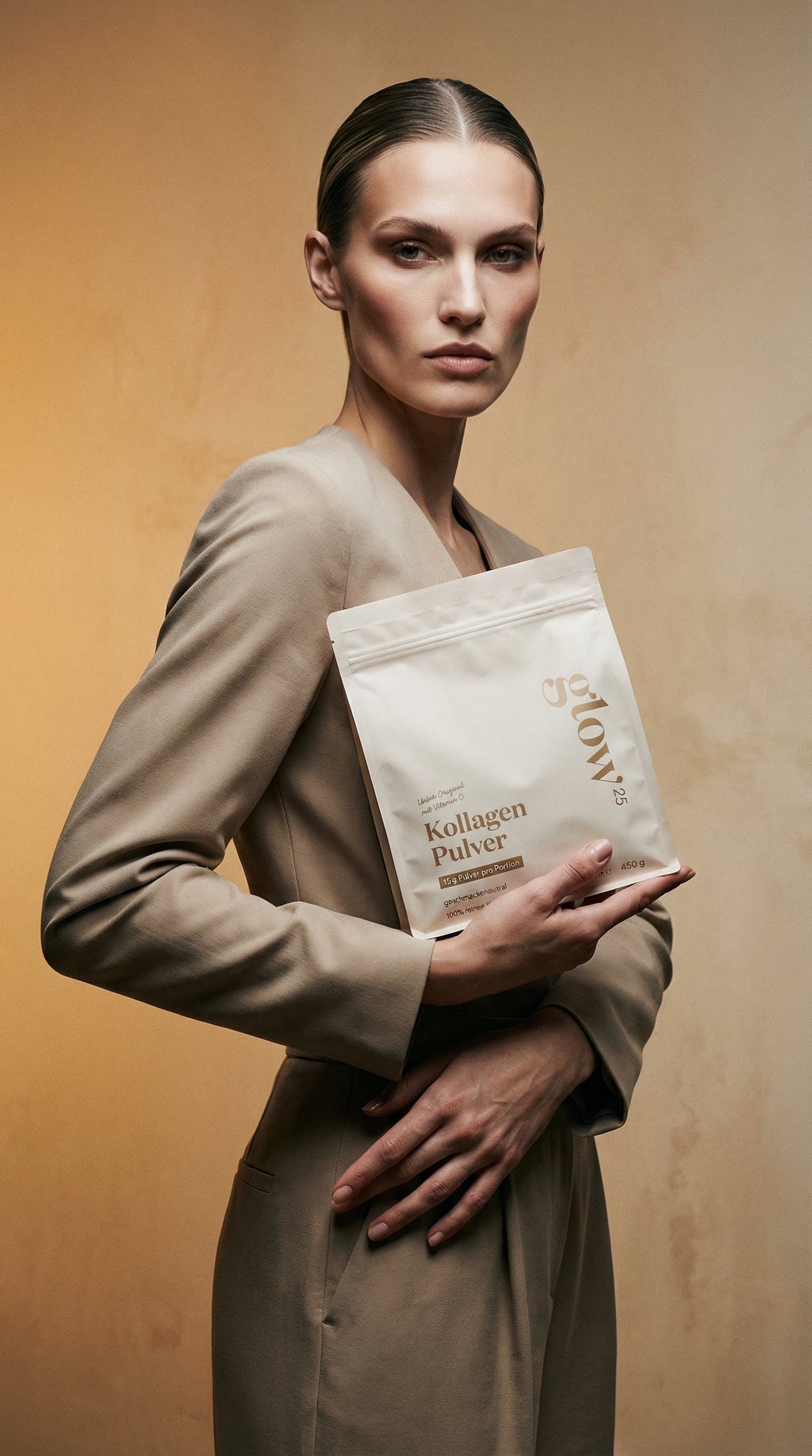 AI product shot of Glow25 Kollagen Pulver: Deutschlands Nr. 1 mit Vitamin C