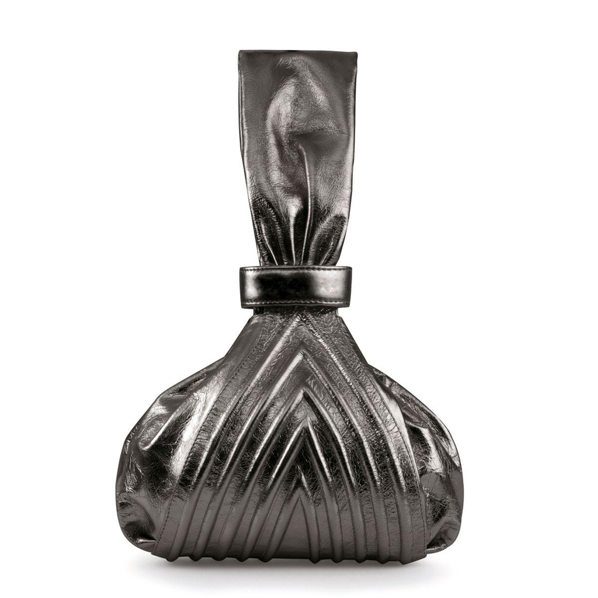 a black and white photo of a vase