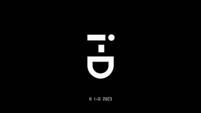 a black and white photo of a letter j