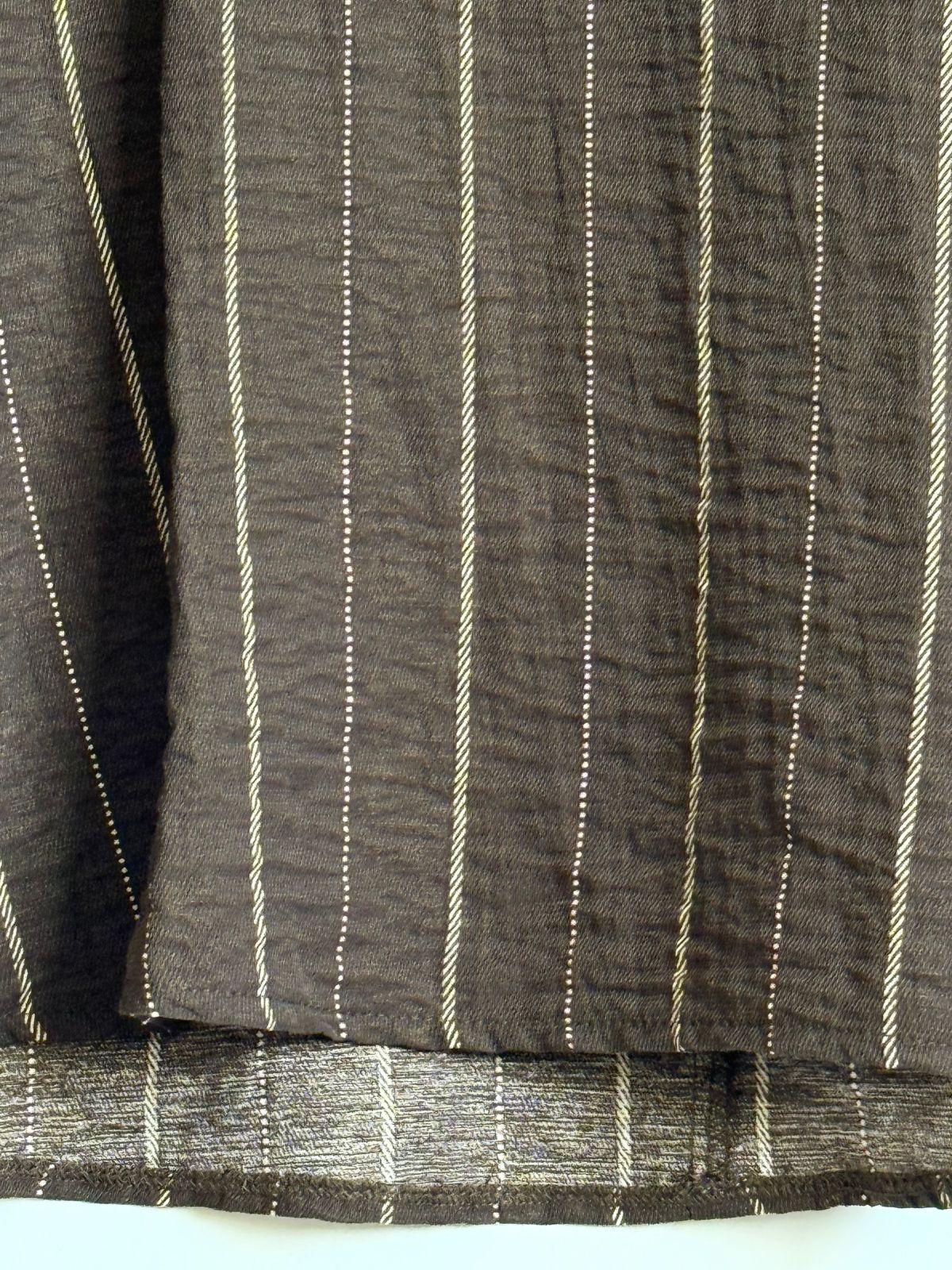a close up of a piece of cloth with lines on it