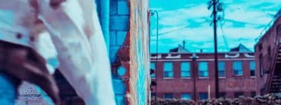 a blurry picture of a building and a street