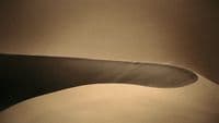 a sand dune is shown in the desert