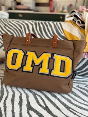 a brown bag with the word omd on it