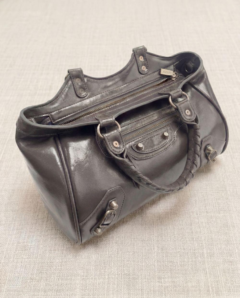 a black purse sitting on top of a table