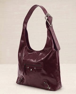 a handbag with a zipper on the front of it