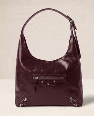 a handbag with a zipper on the front of it