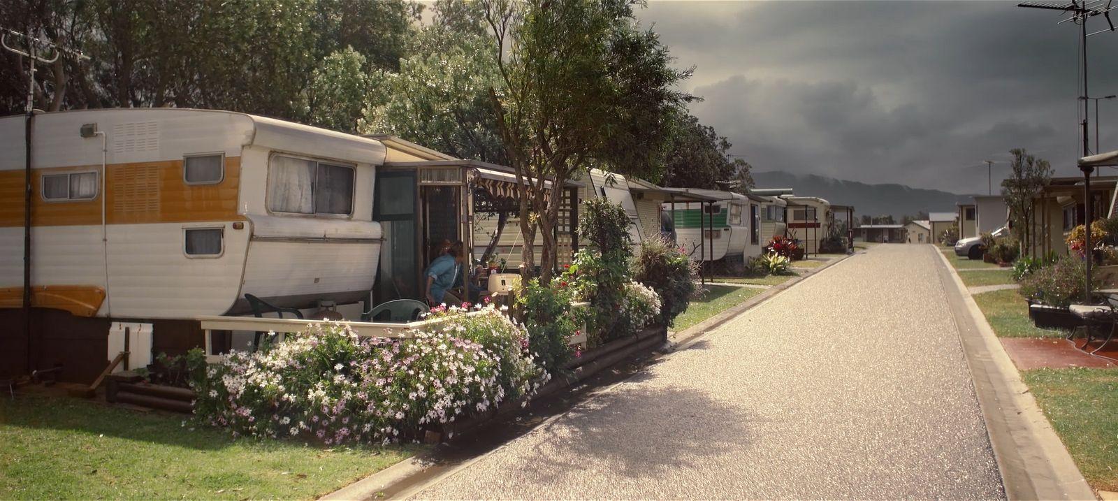 a row of parked rvs sitting next to each other