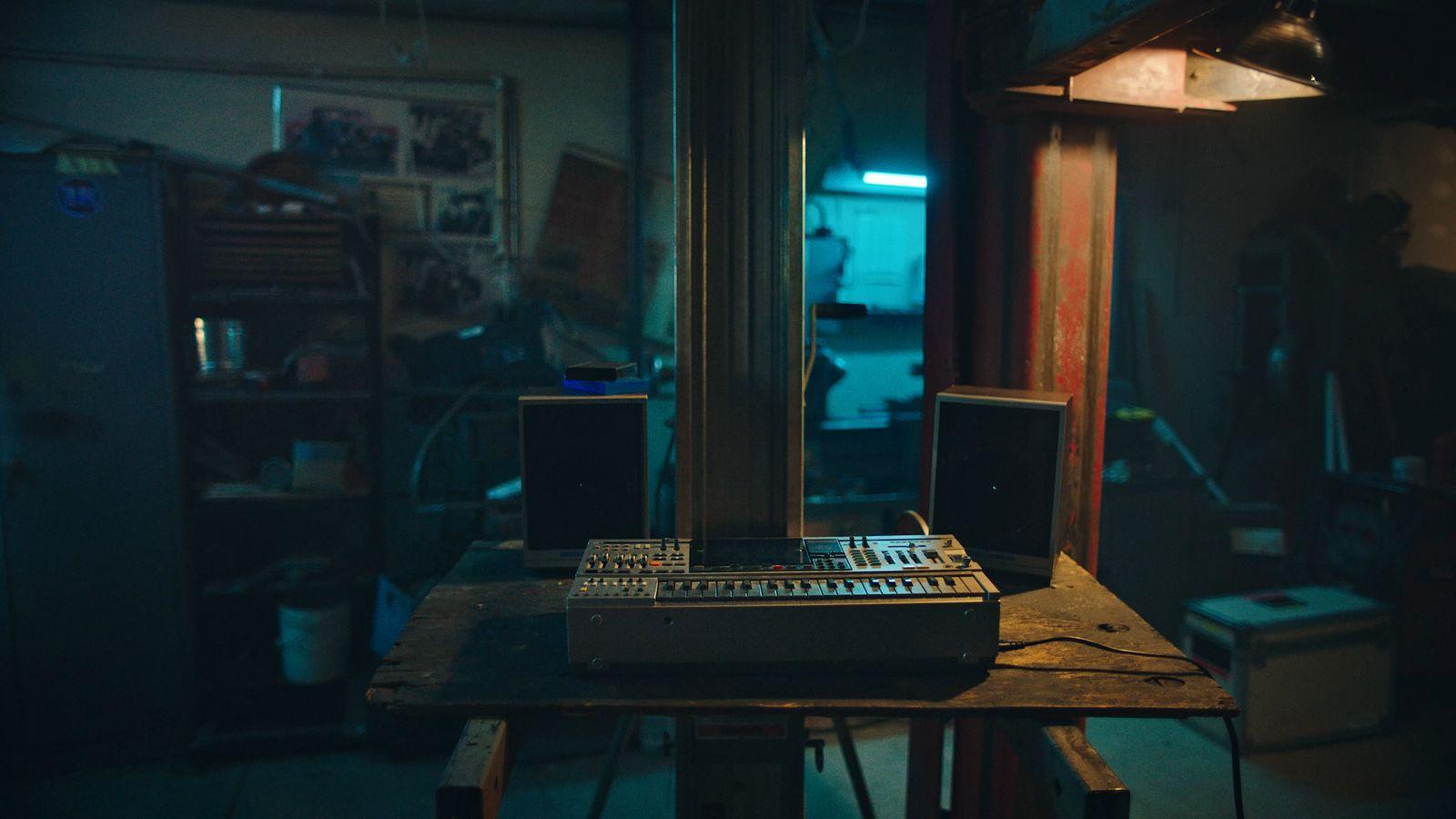 a recording equipment sitting on top of a wooden table