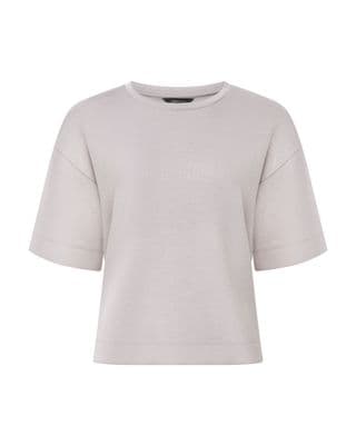 a white t - shirt with short sleeves