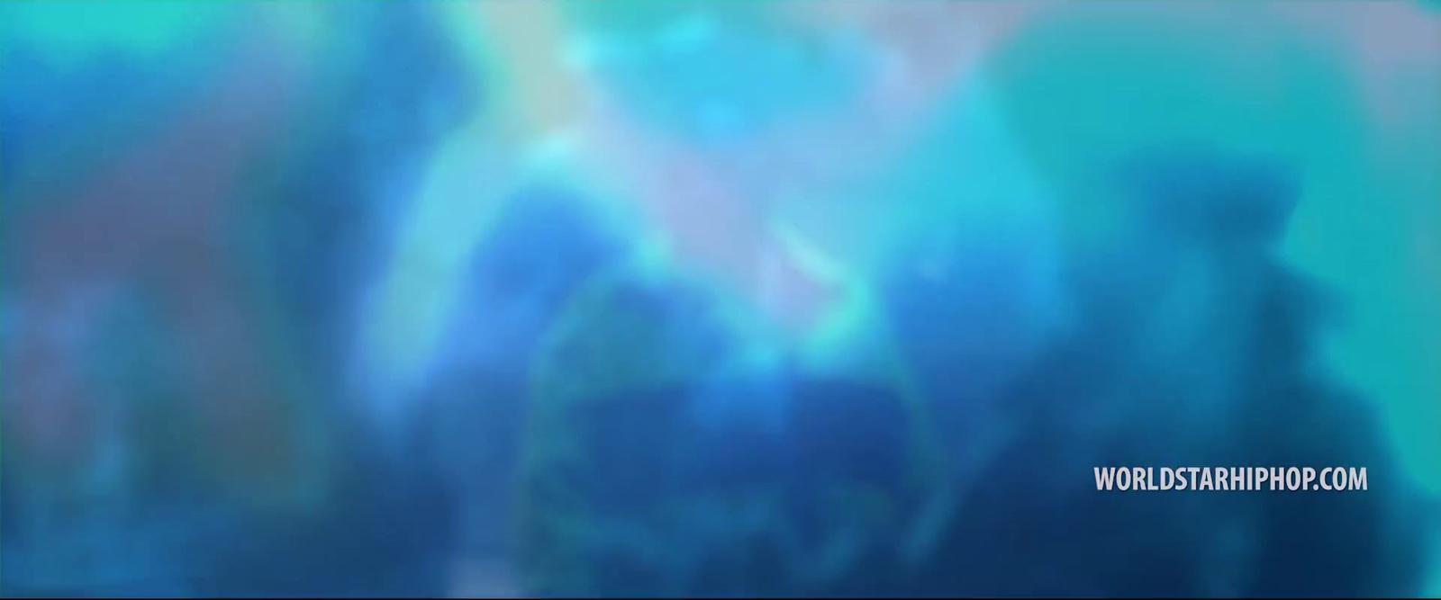 a blurry image of a blue and green background