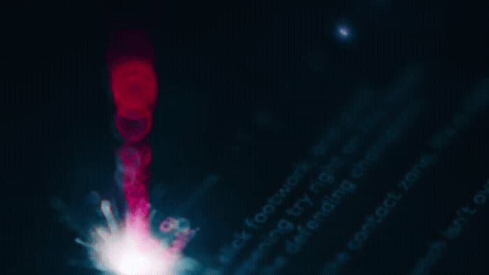 a blurry image of a street light in the dark