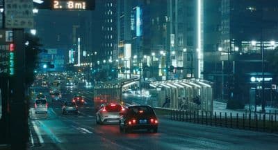 a city street filled with lots of traffic at night