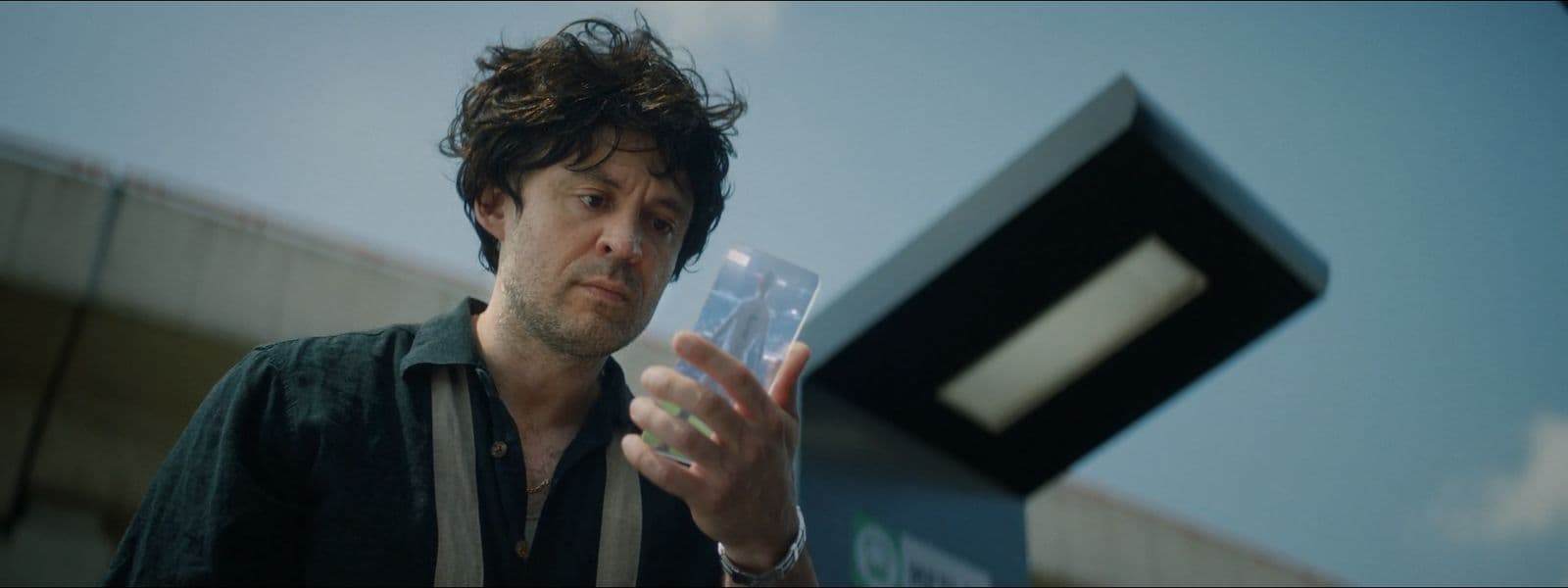 a man holding a cell phone in his hand