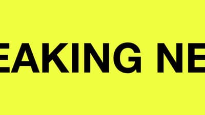 a black and yellow sign that says breaking news