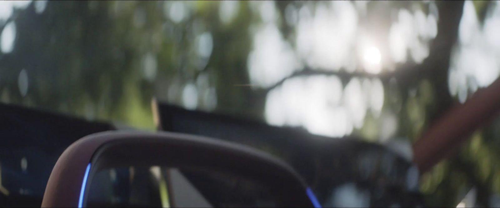 a close up of a car's side view mirror
