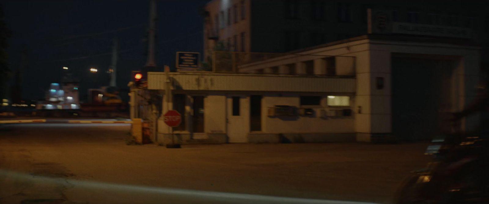 a stop light on a street corner at night