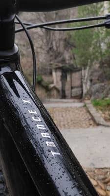 a close up of the handle bars of a bicycle